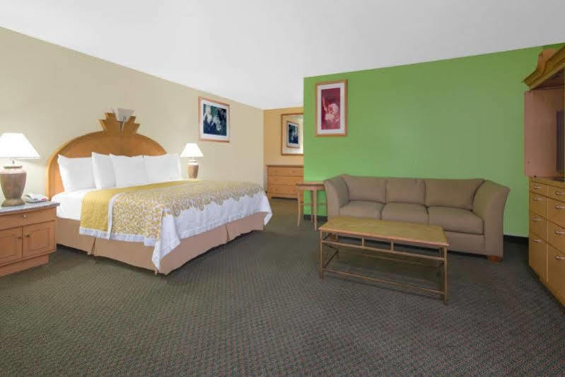 Motel Days & By Wyndham